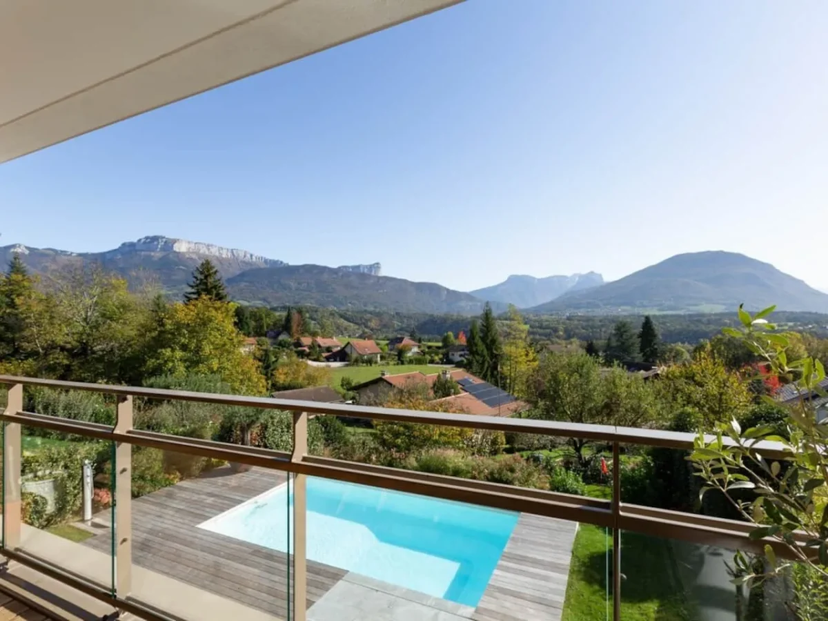 Terrasse avec vue sur les montagnes – Villa Horizon