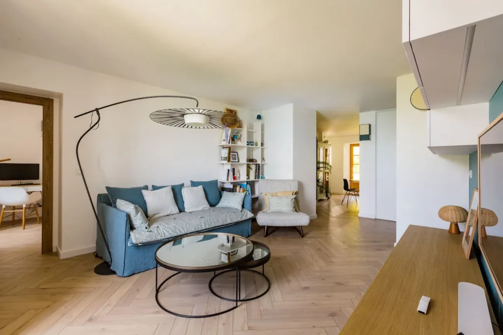 Living room with sofa bed – Le Jardin de Talloires