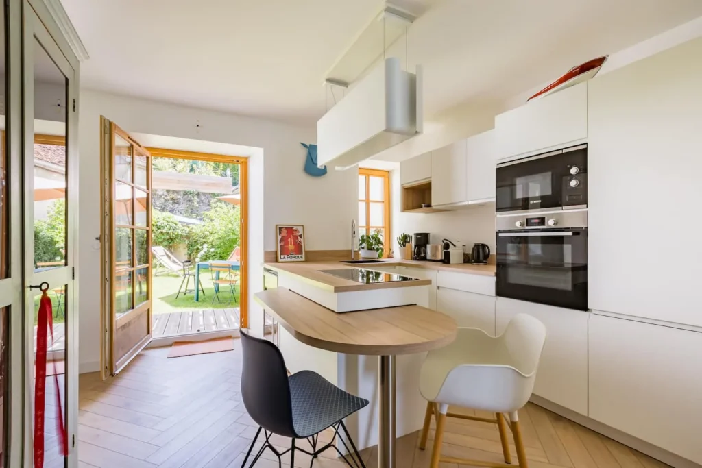 Kitchen with extendable table – Le Jardin de Talloires