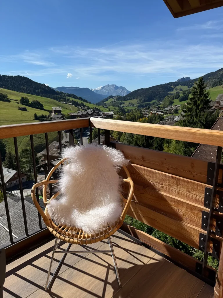Bedroom 1 balcony, facing west, view of La Tournette – Chinaillon 1350