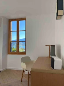 Workspace in bedroom 1 – Le Jardin de Talloires