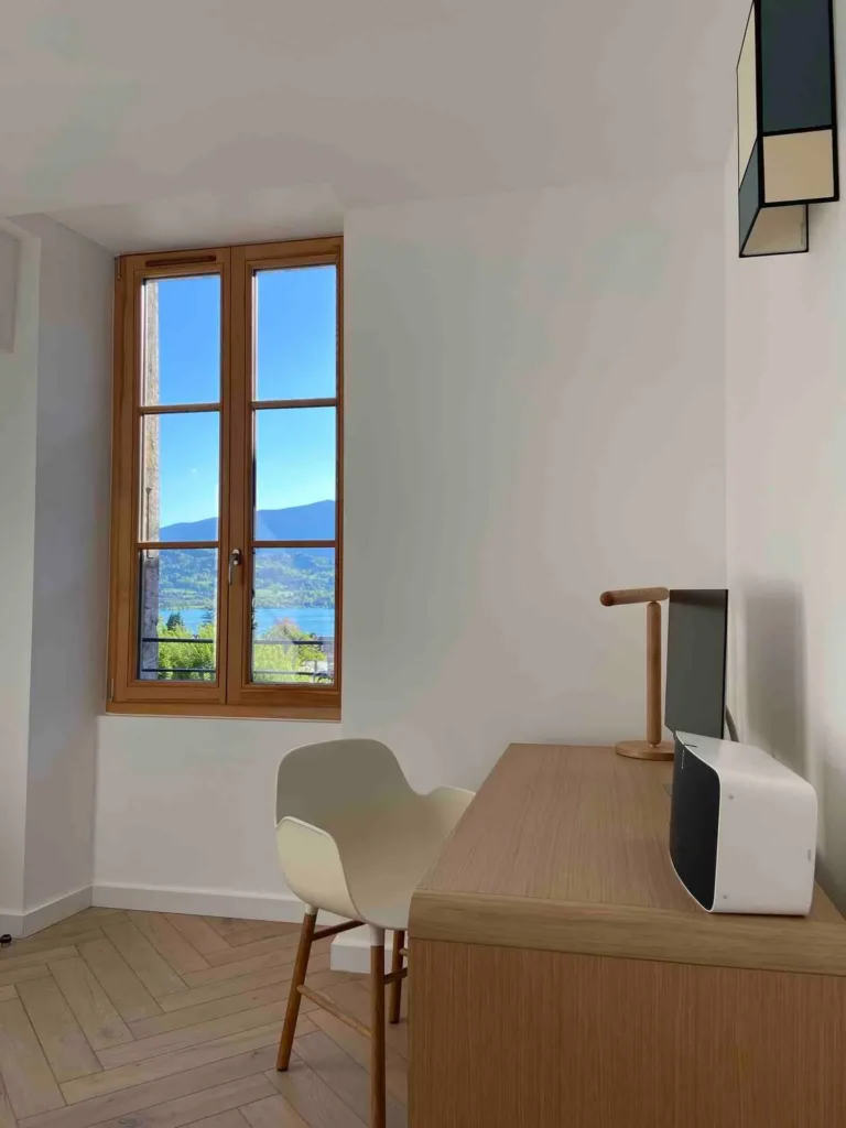 Workspace in bedroom 1 – Le Jardin de Talloires