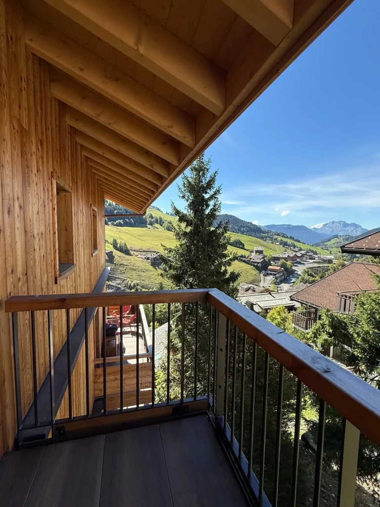 Terrace with mountain views – Chinaillon 1350