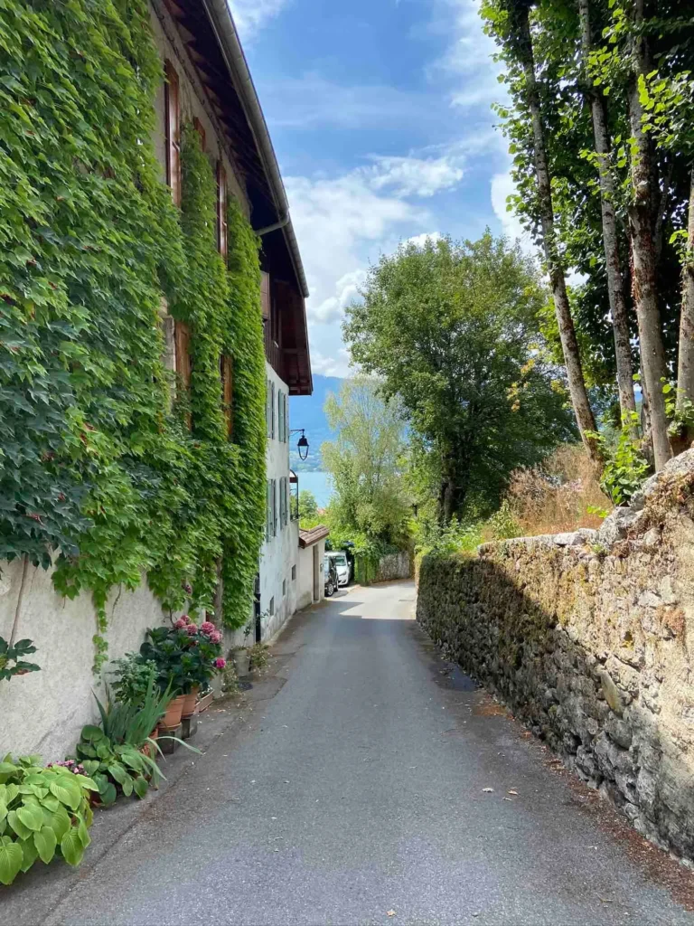 Lake access, a 5-minute walk – Le Jardin de Talloires