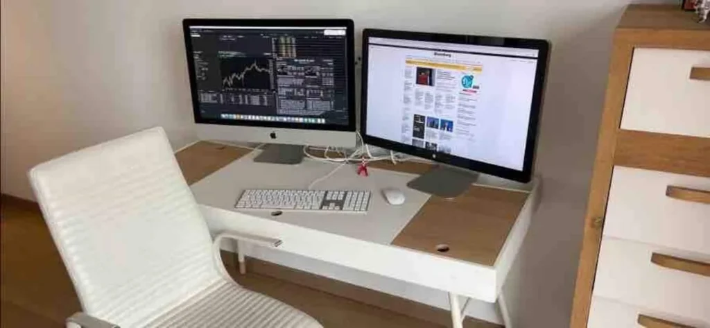 Desk in the upstairs master suite – Villa Horizon