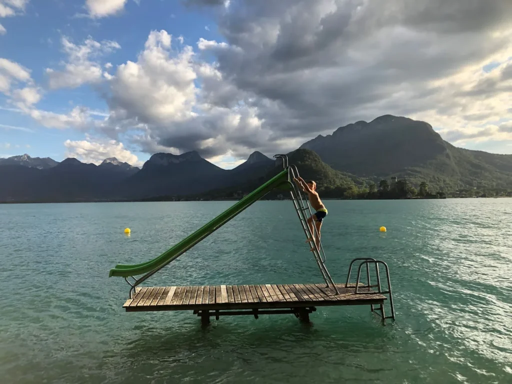 Talloires beach, a 6-minute walk – Le Jardin de Talloires