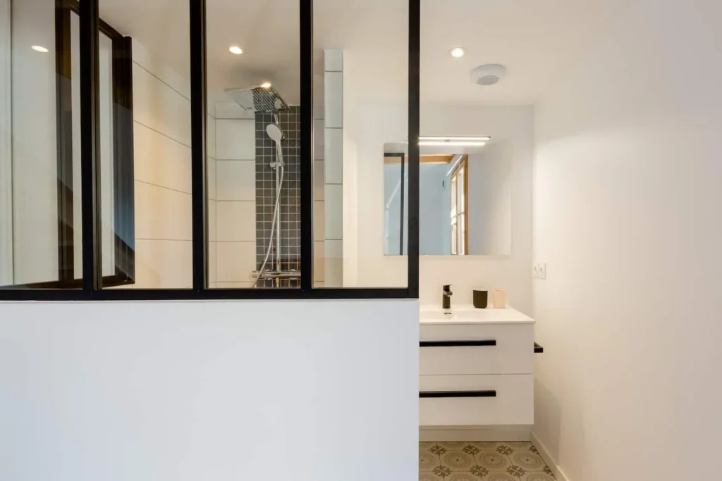 Master bedroom shower room – Le Duplex de Talloires