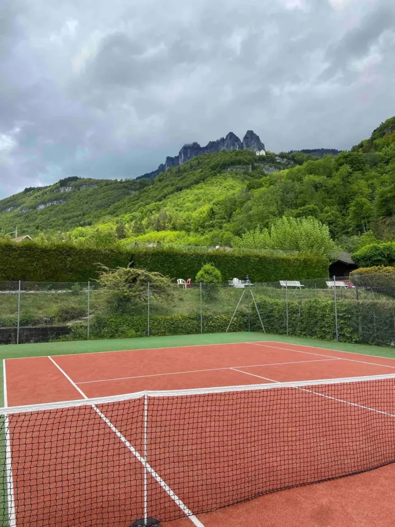 Tennis courts in the heart of Talloires, a 4-minute walk – Le Jardin de Talloires