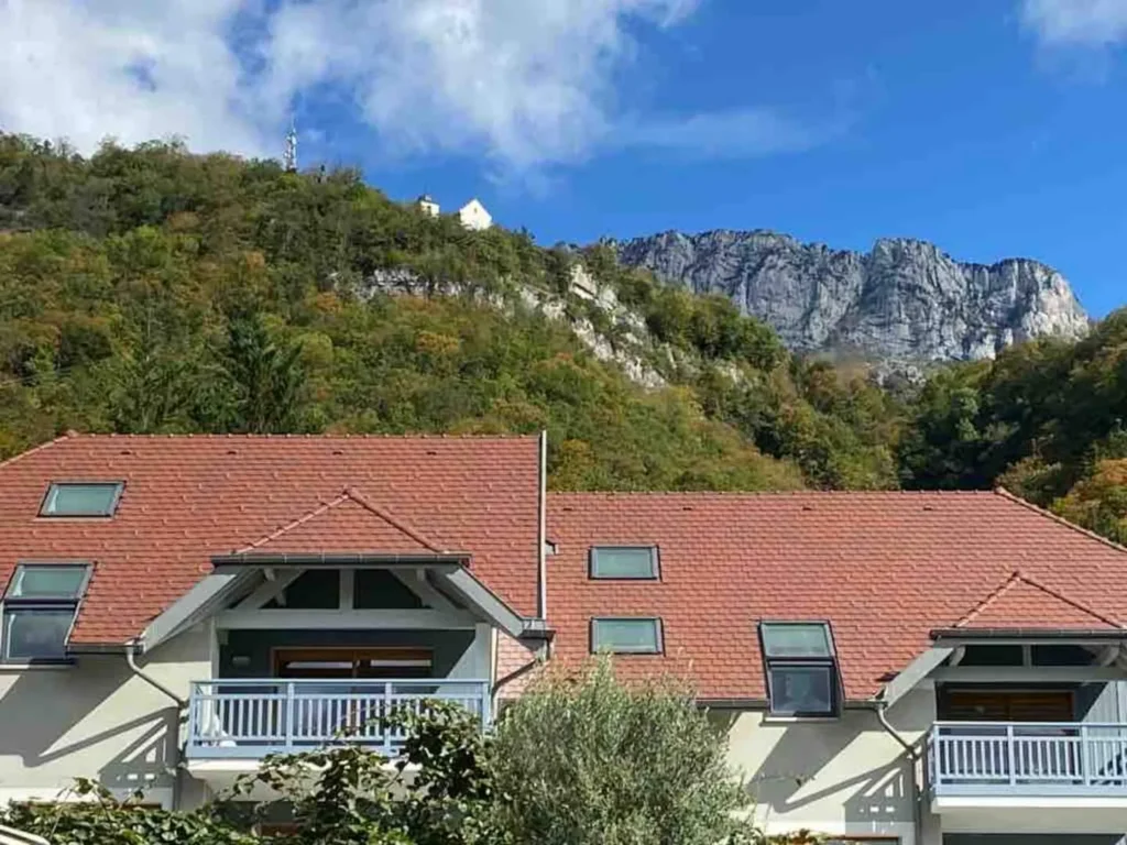 The apartment, terrace on the left – Le Duplex de Talloires