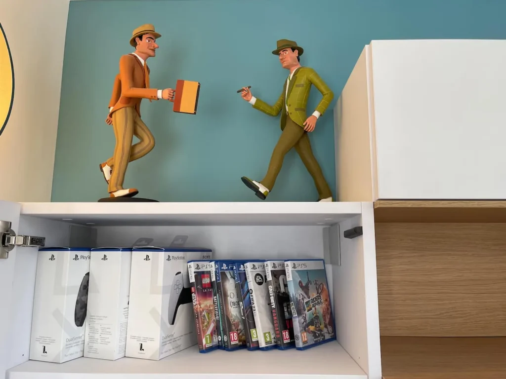 PS5 with games and 4 controllers – Le Jardin de Talloires