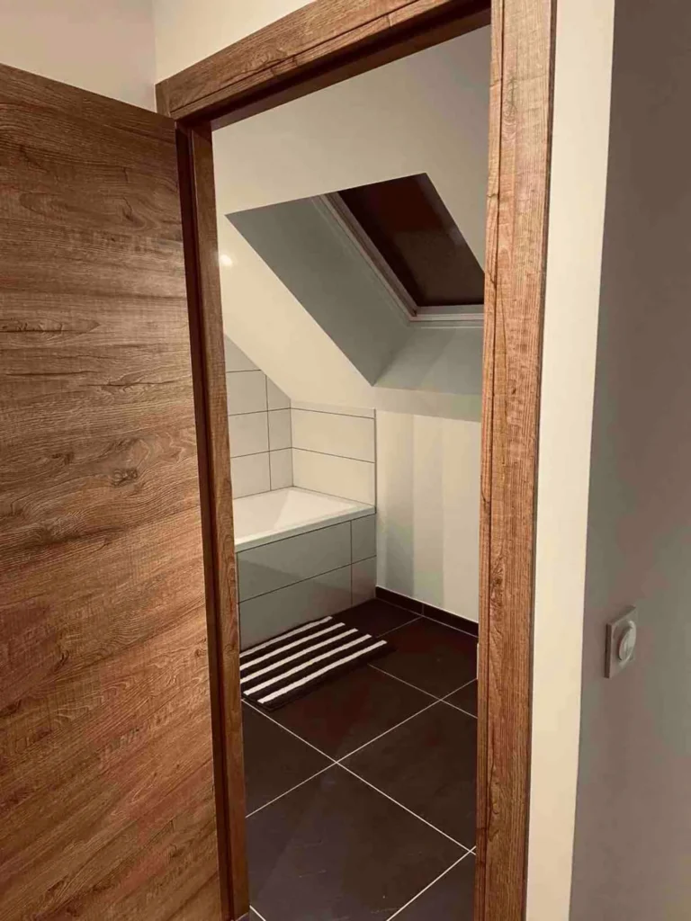 Upstairs bathroom – Le Duplex de Talloires
