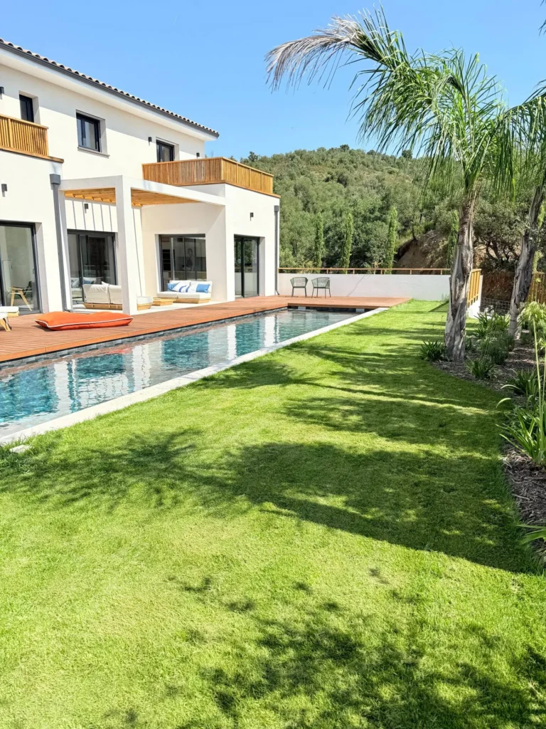 Swimming pool – Le Domaine de la Subérine