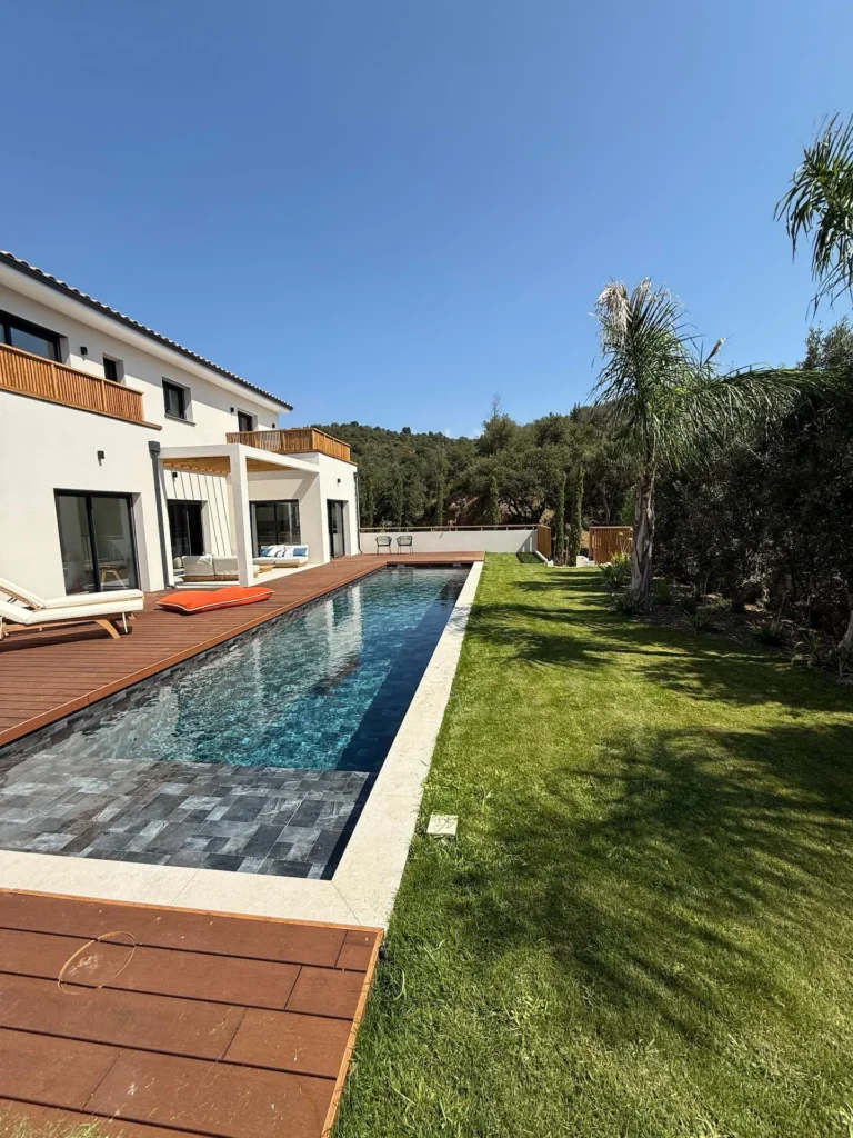 Swimming pool – Le Domaine de la Subérine