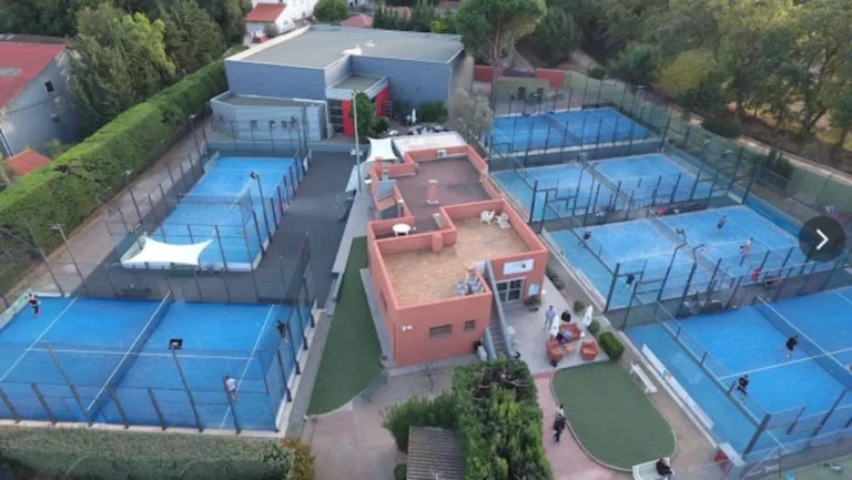 Mas Padel Club: 10 courts, 6 of them covered, 25 minutes away – Le Domaine de la Subérine