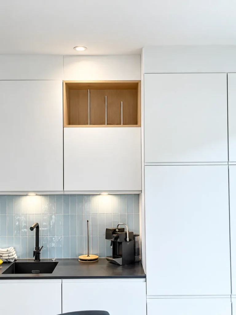 Kitchen sink area and coffee machine – L’Annexe du Domaine de la Subérine